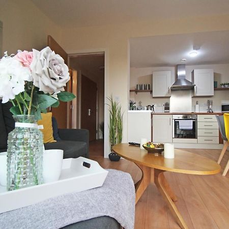 Canal Side Apartment In Честер Екстер'єр фото
