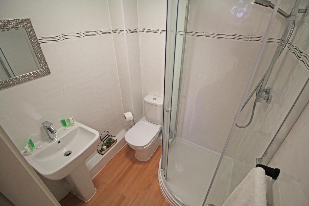 Canal Side Apartment In Честер Екстер'єр фото